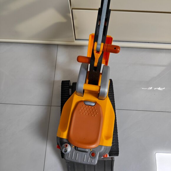 Kids Ride-On Excavator with Working Arm - Picture 4 of 4